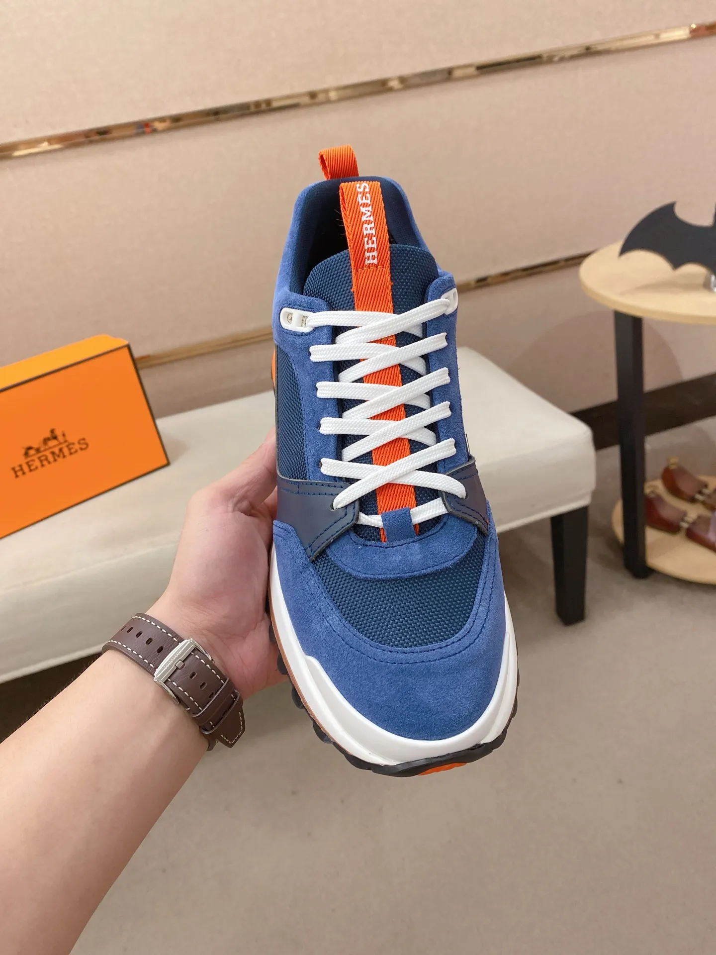 Men's clothing and shoes💰: 520💰《HERMES》【Classic original single version】Hermès; top 🔝purchasing agent🔍🔍men's latest 🇺🇸 counter sales simultaneously, original imported from Italy ▲▲first-layer cowhide ▲▲ (high-end, nobility, class) times) Exquisite workmanship (Italian 🇮🇹Imported water-dyed 🐂cowhide lining) sole: Original sole provided by the original factory, ⚠️exclusive double-layer activity·TPR·rubber·combined molded outsole; super comfortable·wear-resistant·non-slip·environmental protection The real thing is more beautiful if you take the real thing (high quality, follow the order), you can enter and exit the counter at will * Number of yards: 38·39·40·41·42·43·44# (can be customized 45.)